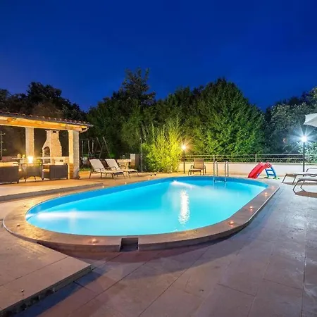 Lucy Вилла Воднян