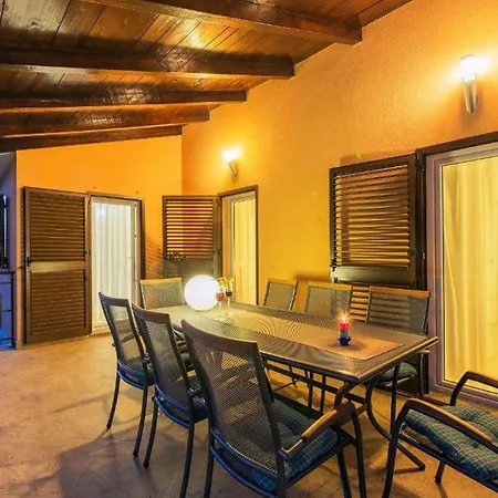 Вилла Lucy Воднян