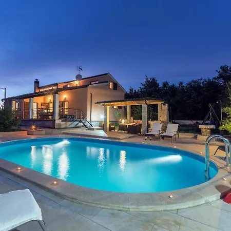 Lucy Вилла Воднян